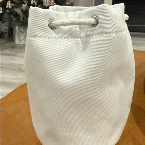 Dior Beauty White Fabric Drawstring makeup tote - Picture 4 of 6